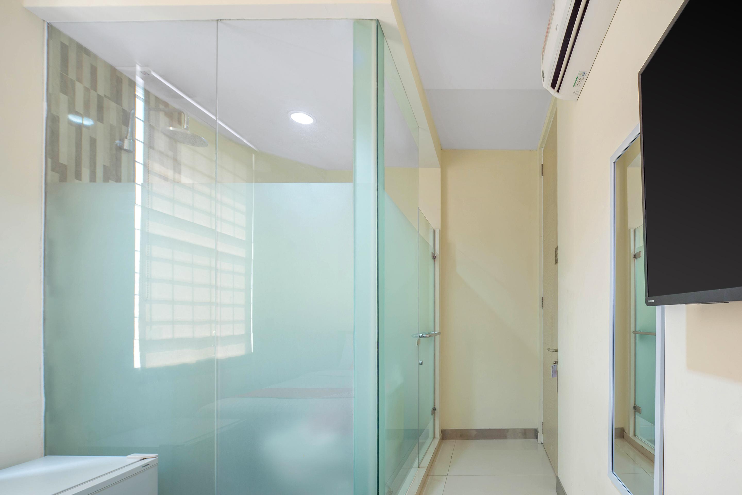 Super Oyo Capital O 1121 Orienchi 2 Hotell Jakarta Exteriör bild