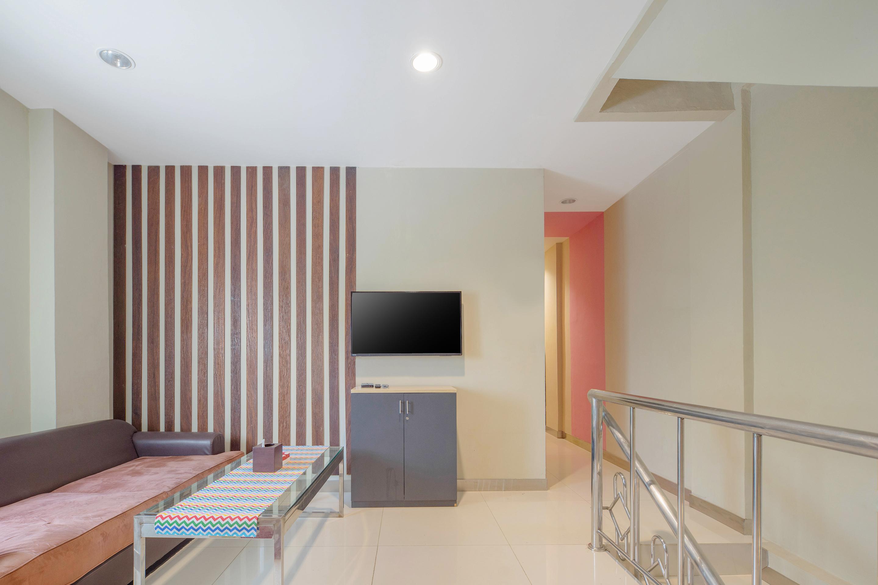 Super Oyo Capital O 1121 Orienchi 2 Hotell Jakarta Exteriör bild